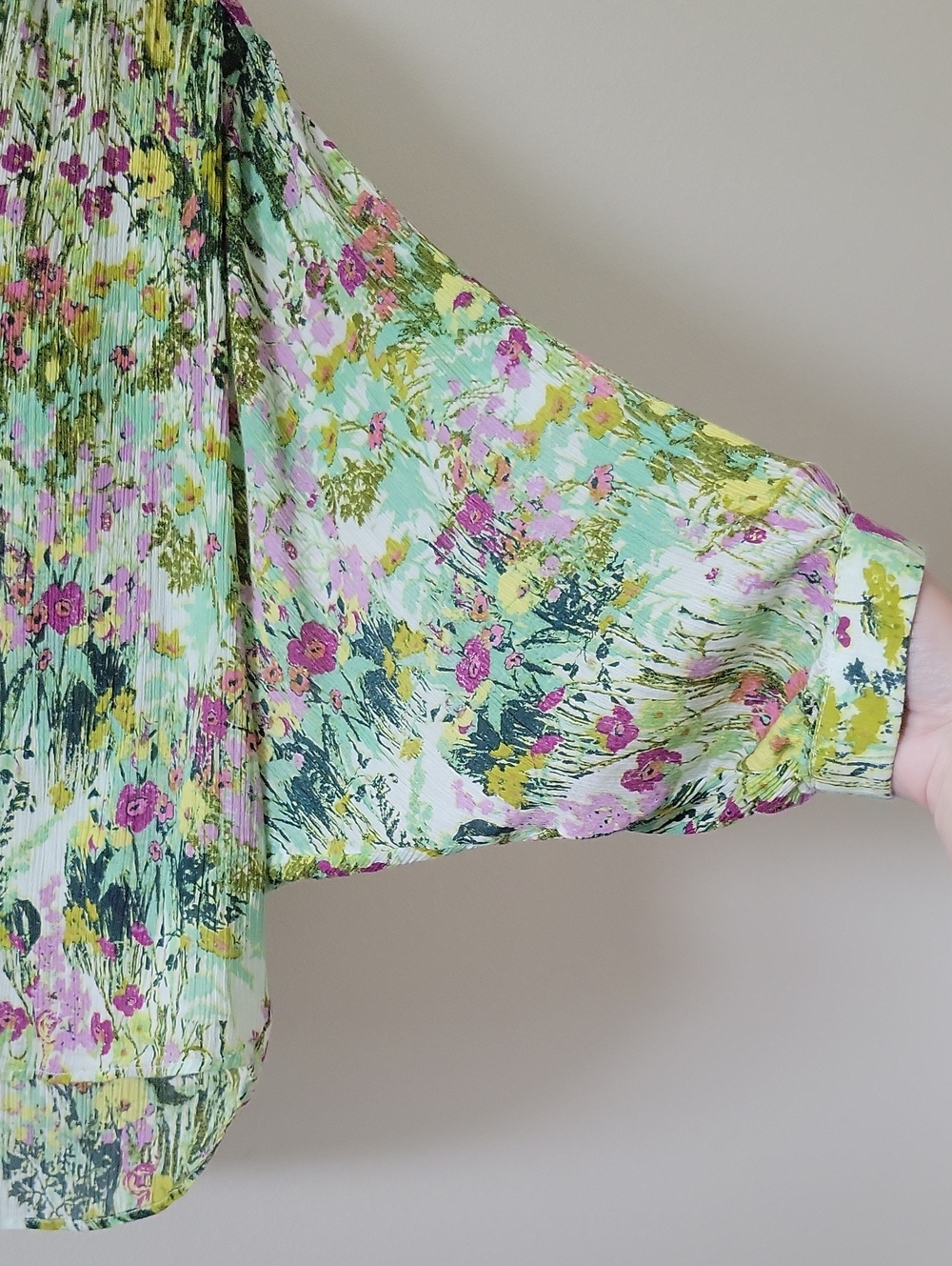 [anthro] Pilcro Green Floral Crinkle Button Down Blouse Size Medium - Picture 3 of 9